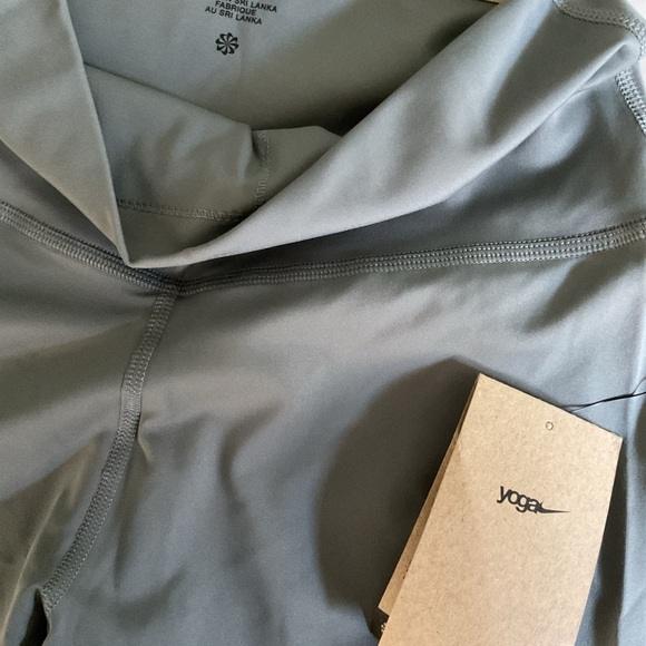 NWT | NIKE YOGA DRI-FIT | SIZE XS/S - Picture 6 of 6